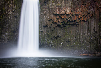 Fototapeta na wymiar Red Rock at Abiqua Falls