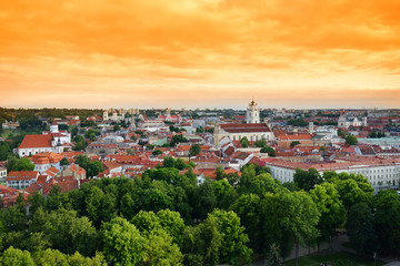 Obraz na płótnie Canvas Beautiful evening panorama of Vilnius old town