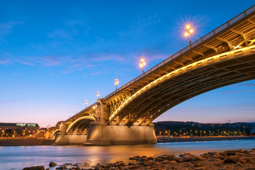 Fototapeta na wymiar Margaret bridge at dusk in Budapest
