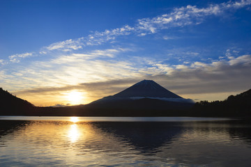 Naklejka na ściany i meble 富士山・黎明の瞬間（精進湖）