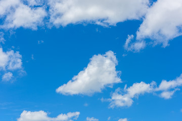 Obraz premium Beautiful cirrus clouds against the blue sky