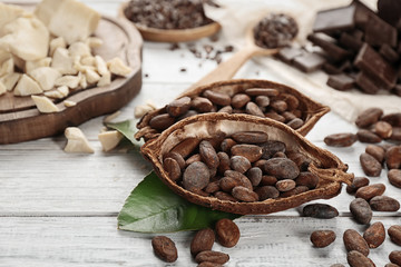 Halves of cocoa pod with beans on table