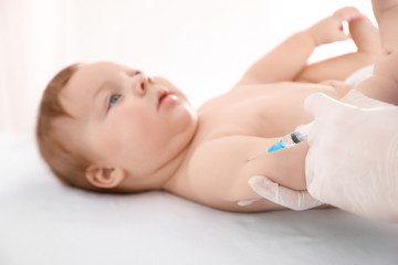 Obraz na płótnie Canvas Doctor vaccinating little baby in hospital