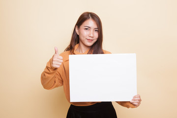 Naklejka premium Young Asian woman show thumbs up with white blank sign.