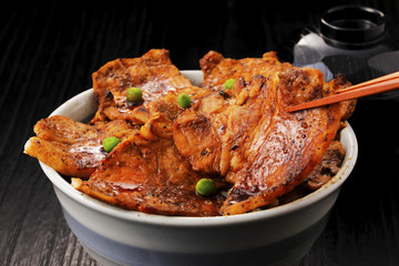 豚丼　Butadon. Baked pork covered rice