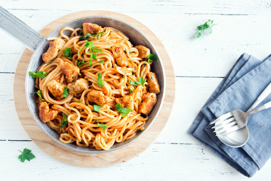 Chicken spaghetti pasta with tomato sauce