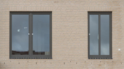 Fototapeta na wymiar Moderne Fenster eines Hauses in anthrazit 