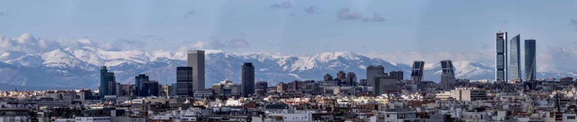 Fotobehang Skyline van de stad Madrid, hoofdstad van Spanje © fresnel6