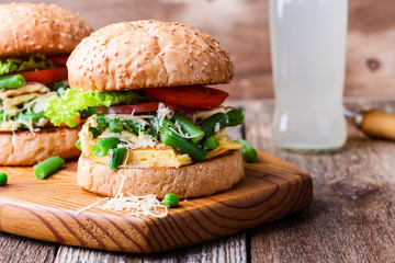 Egg omelet burgers with  green beans and peas