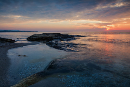 Sea sunrise at the Black Sea coast near Ravda, Bulgaria. Rocky sunriseл