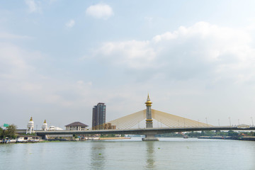 Fototapeta na wymiar タイ・バンコク・チャオプラヤ川・ボート・ラマ8世・橋