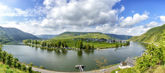 Moselschleife bei Beilstein mit Blick nach Ellenz-Poltersdorf