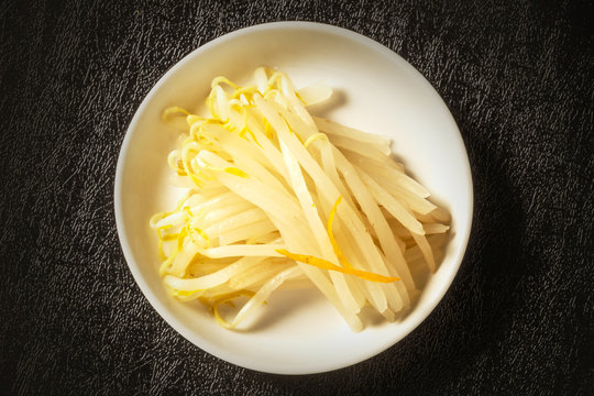 典型的な中華そばの具材　Popular Chinese noodles (ramen)