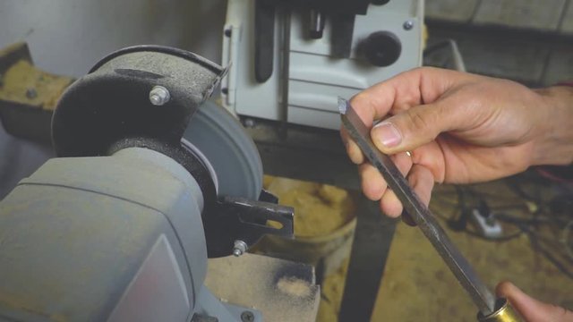 sharpening lathe cutter on the machine