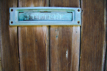 portone con buca delle lettere