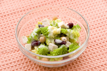 ロマネスコとミックスビーンズのサラダ