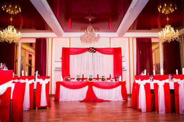 Decoration of the banquet hall in red.