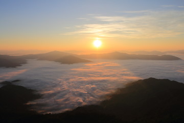 Fototapeta na wymiar morning in mountain and fog winter Thailand