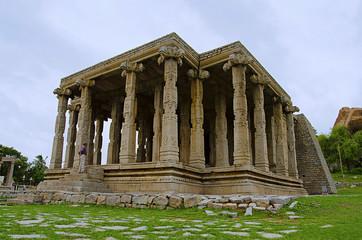 Fototapeta premium Temple ruins at Hemakuta Hill, Hampi, Karnataka