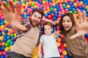 Naklejka premium Cheerful little child have fun with his parents