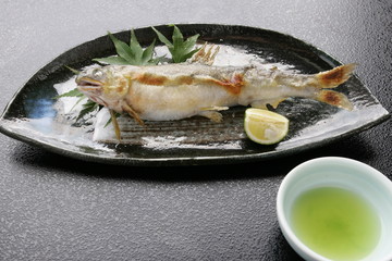 アユの塩焼き皿