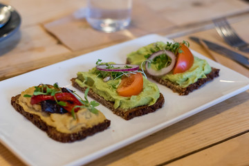 avocado and hummus on crackers