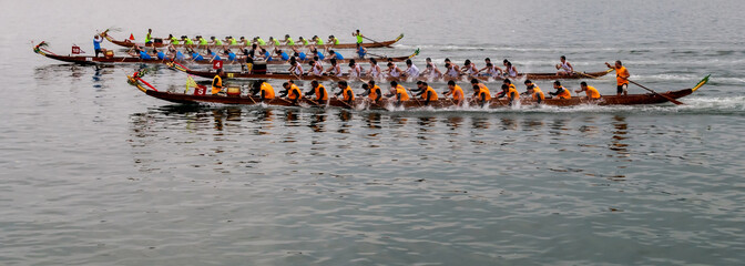 Drachenbootrennen vor der Insel Cheung Chau im südchinesischen Meer