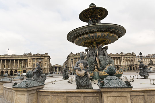 Fuente en la Plaza de la Concordia, París.