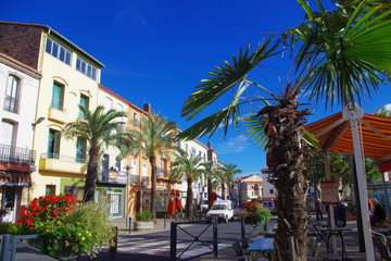 Fototapeta premium Place moderne de village en France