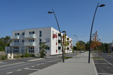 Immeuble moderne dans quartier