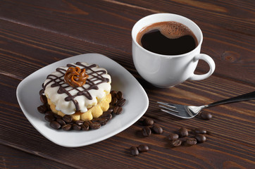 Coffee and round cake