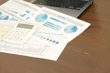 Obraz premium Business report show in digital tablet