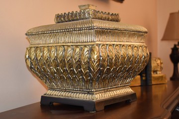India urn