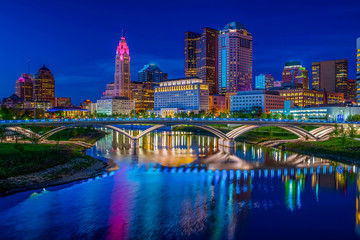 Columbus Ohio reflected in Scioto River at Sunset - obrazy, fototapety, plakaty