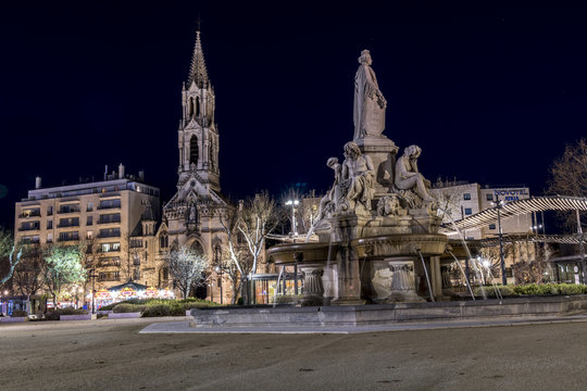 Eglise St Perp&eacute;tue et fontaine Pradel N&icirc;mes