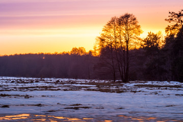 Zachód słońca nad rozlewiskiem © Piotr Szpakowski