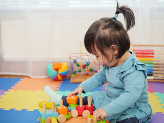 Fototapeta na wymiar baby girl play toy at home