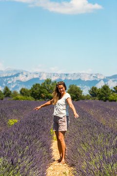 Frankreich, Provence-Alpes-C&ocirc;te d'Azur, Baudinard-sur-Verdon, Lavendelfelder in der Hochebene von Valensole