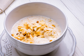 Oatmeal porridge with banana and almonds