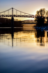 Sonnenuntergang über dem Fluss