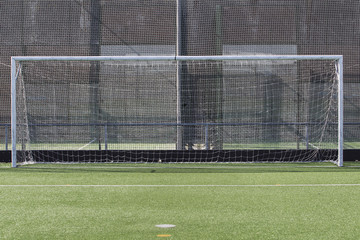 Red de portería en campo de fútbol
