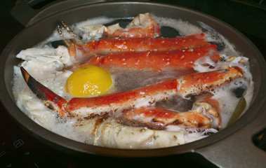 boiling crab legs with spices