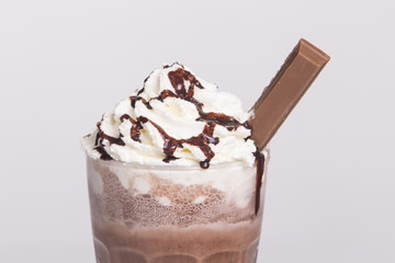 Batido de chocolate con nata y caramelo