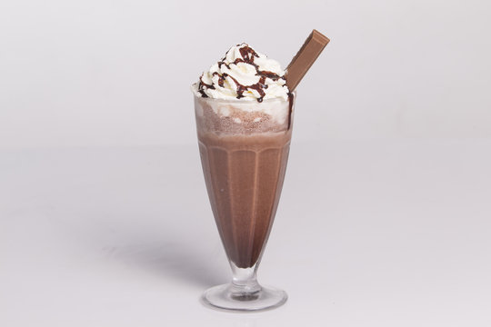 Batido de chocolate con nata y caramelo