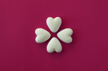 Obraz premium Lovely heart-shaped gingerbread cookies on a colourful background