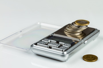 digital jewellery scales with coins