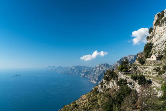 Il Sentiero degli Dei, partendo da Agerola e finendo a Nocelle, con vista di Positano, Praiano ed Amalfi. Italia