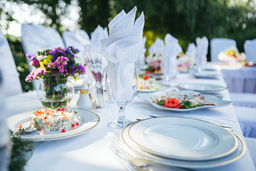 A nice wedding table decorations