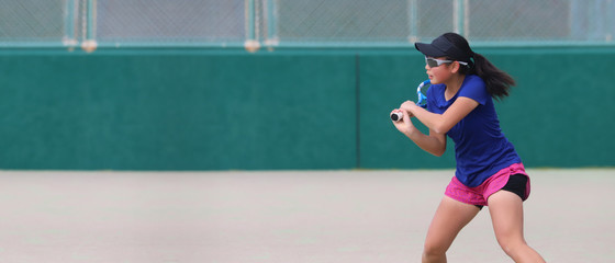 ジュニアテニスプレイヤー