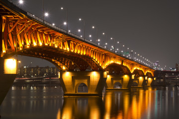 Fototapeta na wymiar Night scene of Seongsu Bridge 